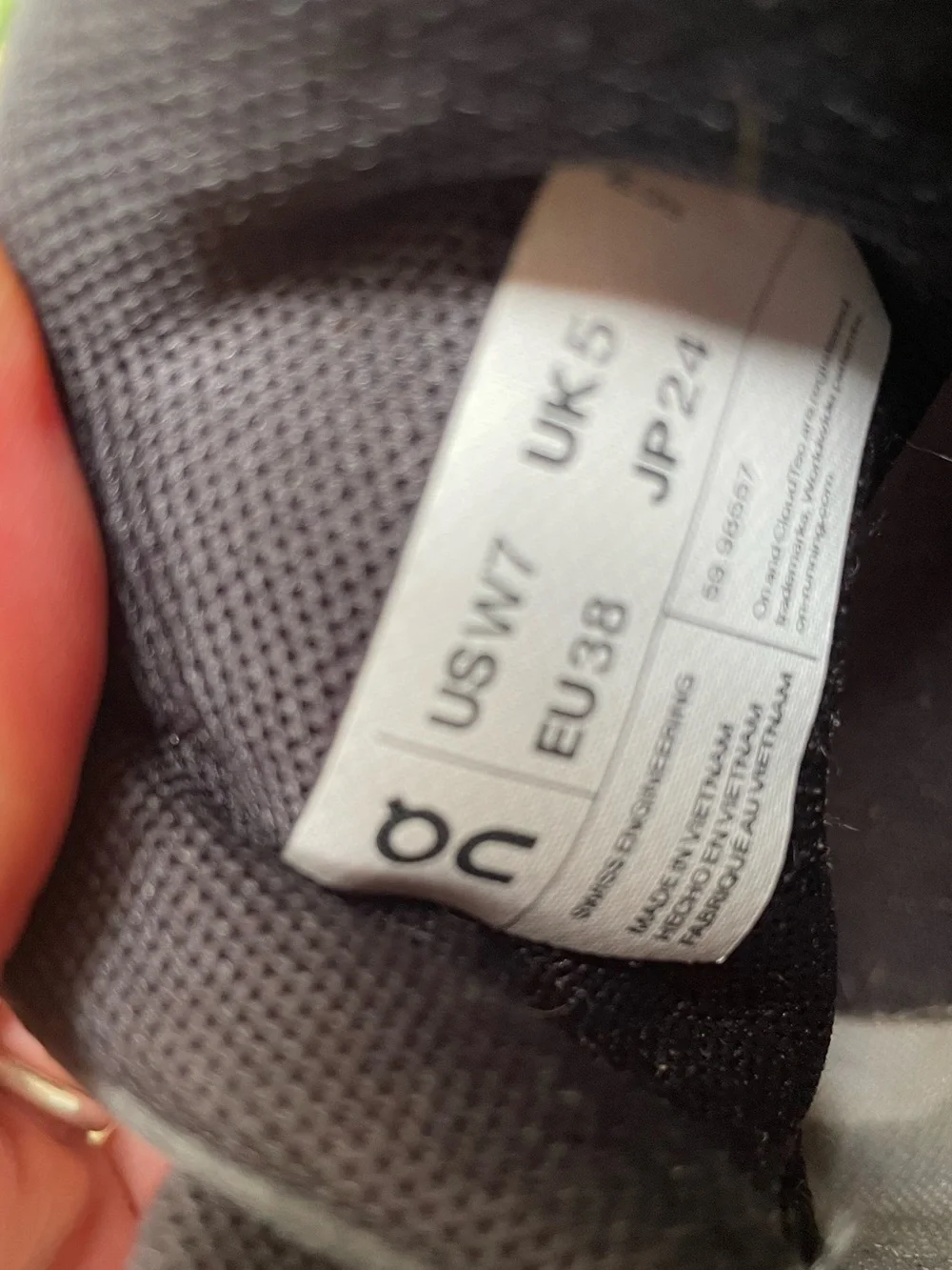 On Cloud 5 Running Shoes Size 7 Woman’s